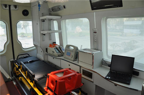庄浪县救护车内部